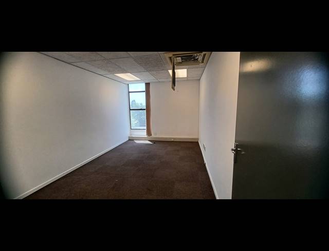 419M² OFFICE TO LET IN HYDE PARK
